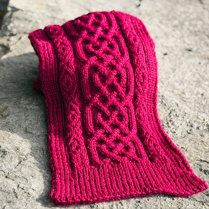 SCHARLACHSCHAL – Strickanleitung für einen Schal mit Zopfmuster